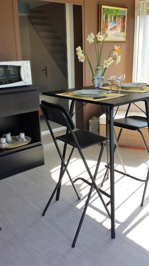 Tourville-sur-Arques Chambre Privee Avec Salon, Garage Voiture, Velos, Motos מראה חיצוני תמונה